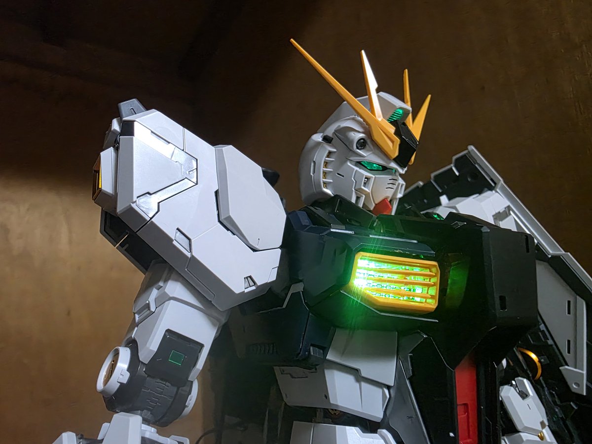 PGU νガンダム…やっとここまできた😃 残りの組み立てはフィン