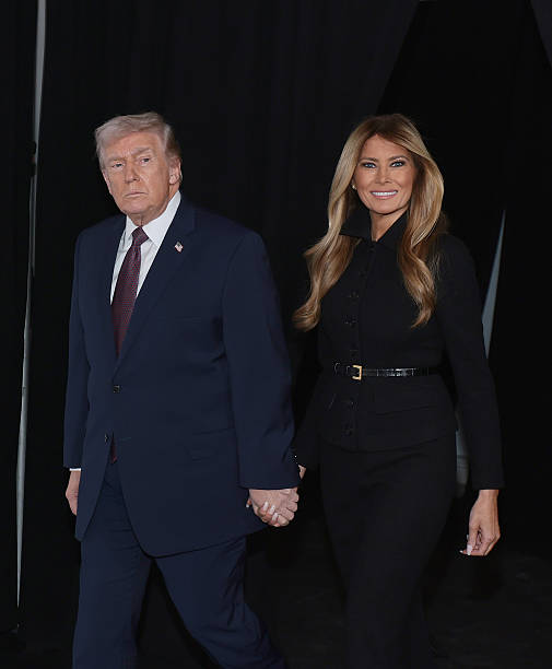 OnlyMelaniaTR's tweet image. TODAY - At 11 AM, the President and First Lady #MelaniaTrump will depart the White House en route to Fayetteville, North Carolina, where at 1:30 PM the President will deliver a speech to the military families of Fort Bragg.

#OnlyMelania #FirstLady #FLOTUS #DonaldTrump