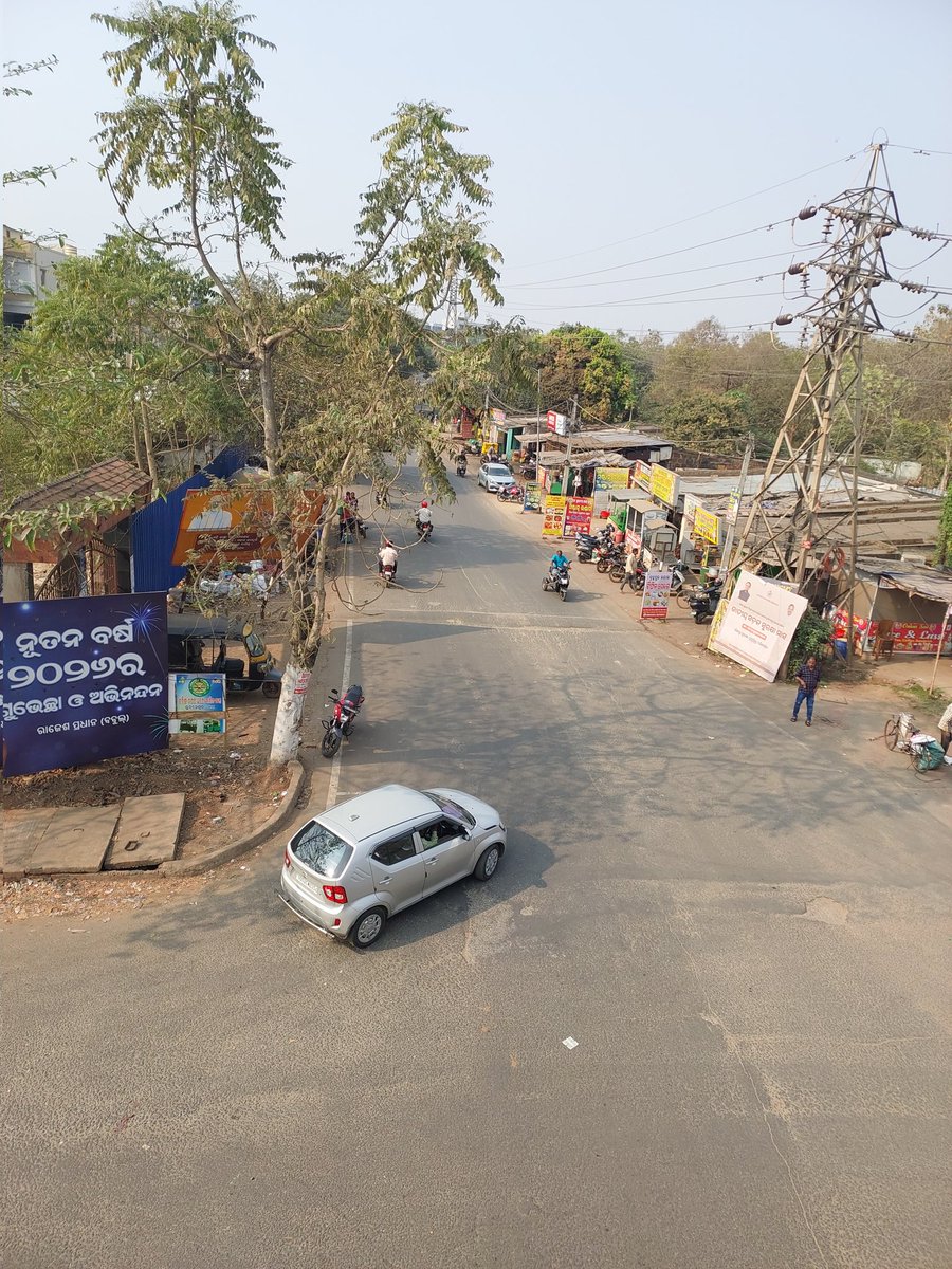 gulun's tweet photo. Roadside government land encroachment is going on fullswing at Kalinga Vihar Entrance, opposite to DN regalia.

Please protect the road, it's getting very congested in that area.

@BSCL_BBSR @cpbbsrctc @CMO_Odisha @ChanchalRanaIAS @BDA_BBSR @MayorofBBSR @bmcbbsr @dr_kcmahapatra https://t.co/kWbAhZLDz3