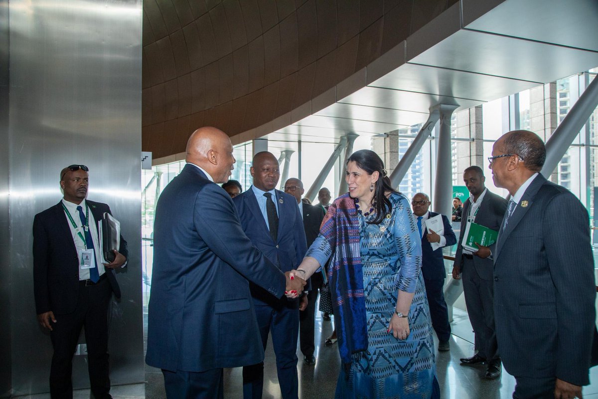 _AfricanUnion's tweet image. On the margins of the 39th Ordinary Session of the Assembly of Heads of State and Government of the African Union, H.E. Mahmoud Ali Youssouf, Chairperson of the AU Commission, received His Majesty Letsie III of #Lesotho.

Their discussions focused on the continent’s pressing