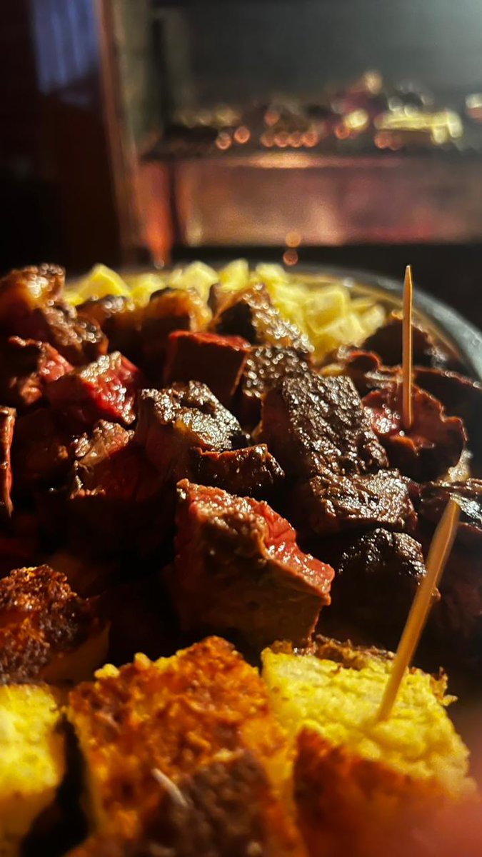 AlmacendelAsado's tweet photo. Agenda tus eventos, somos #LaMejorParrilladelPais 💙❤️💙 Reservas: https://t.co/ashVOV0EzJ https://t.co/RlGoY7yB8o