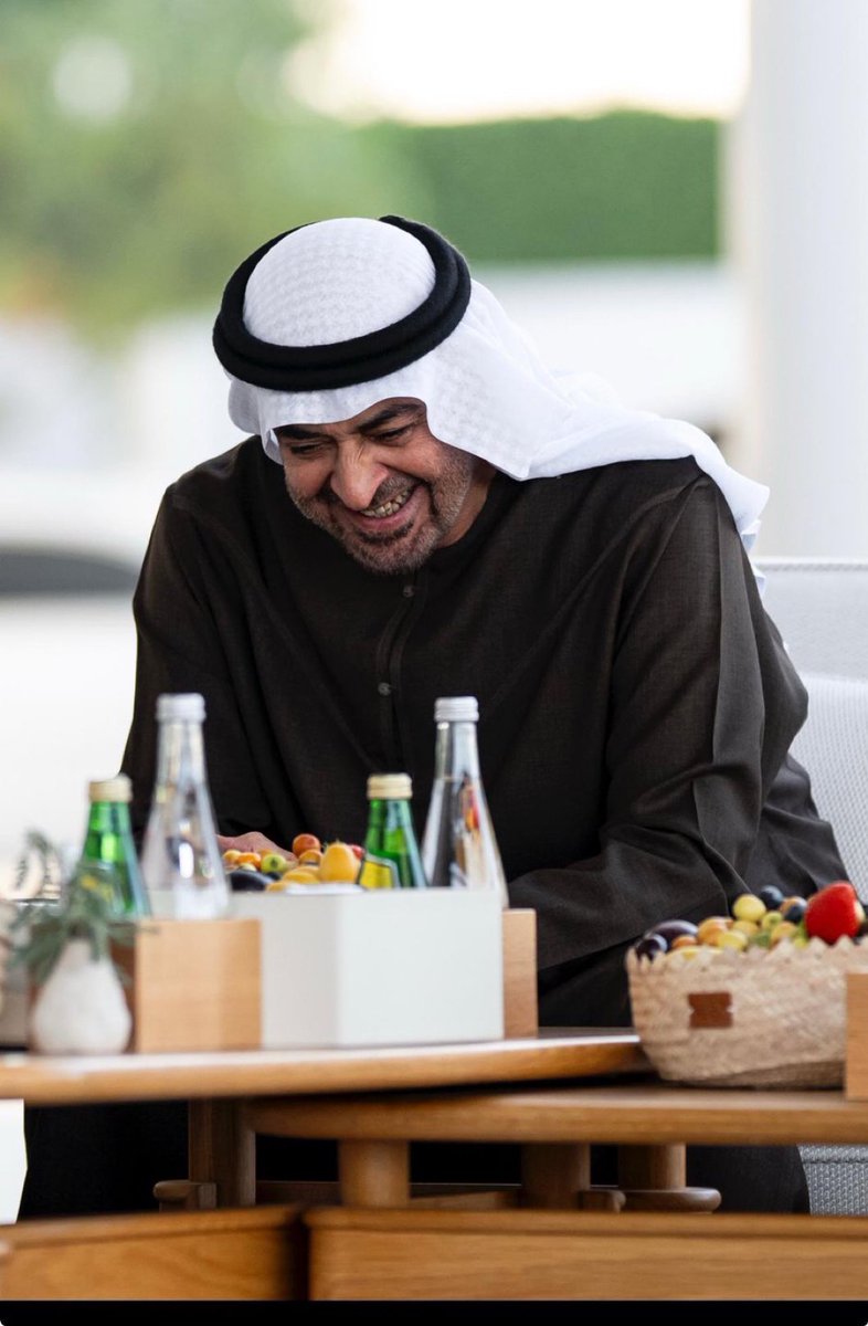 ضحكة القائد بوخالد ليست مجرد تعبير فرح…
هي رسالة طمأنينة،
وترجمة صادقة لمعنى الأمن،
وعنوان ثابت لرغد العيش الذي ننعم به.

حين يبتسم القائد، يبتسم الوطن كله. 🇦🇪