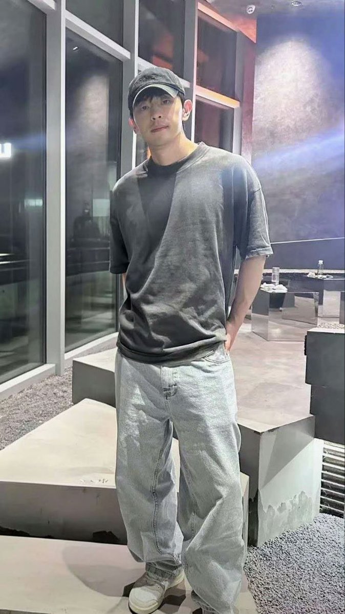 Ảnh này chụp từ mấy năm trước 💚

#DengLun #邓伦 #鄧倫 #AllenDeng #ĐặngLuân #ĐăngTâmNhỏ