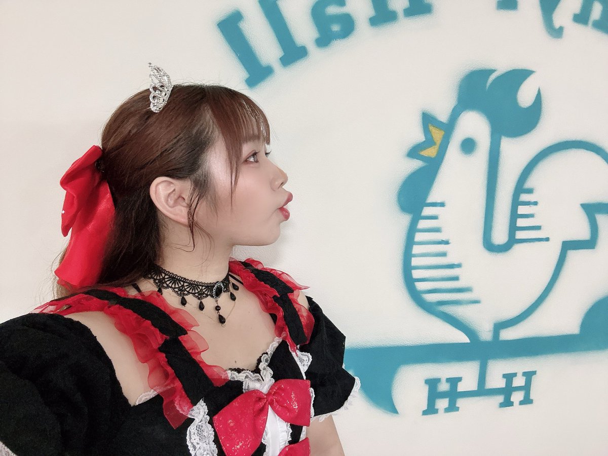 明日は東名阪ツアーin名古屋🐥⸒⸒ 物販は終演後混んでチェキ撮りきれ