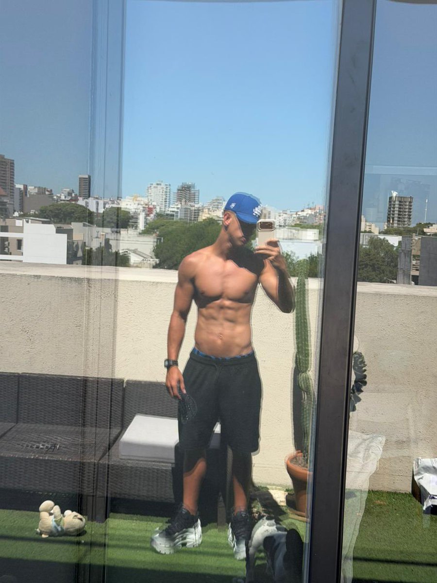 Tsposarok's tweet photo. El reflejo no miente… vos qué ves?. https://t.co/o8dclyIQSS