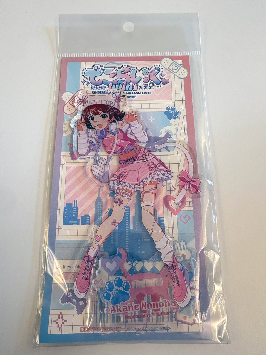 昨日でこらいくの茜ちゃんアクスタ買ってきた めちゃくちゃ可愛い