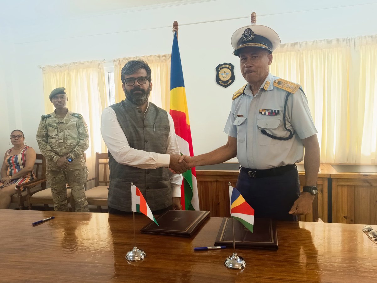 hci_seychelles's tweet photo. An MoU was signed today between the High Commission of India and the Seychelles Defence Forces for the donation of 10 Utility Vehicles and 5 Laser Boats to the SDF. 

An important announcement during the State Visit of President Dr Patrick Herminie's State Visit to India, this donation will bolster the logistics capabilities of the SDF. 

India-Seychelles bilateral maritime security and defence cooperation continues to strengthen. 

#MAHASAGAR
#50YearsIndiaSeychelles