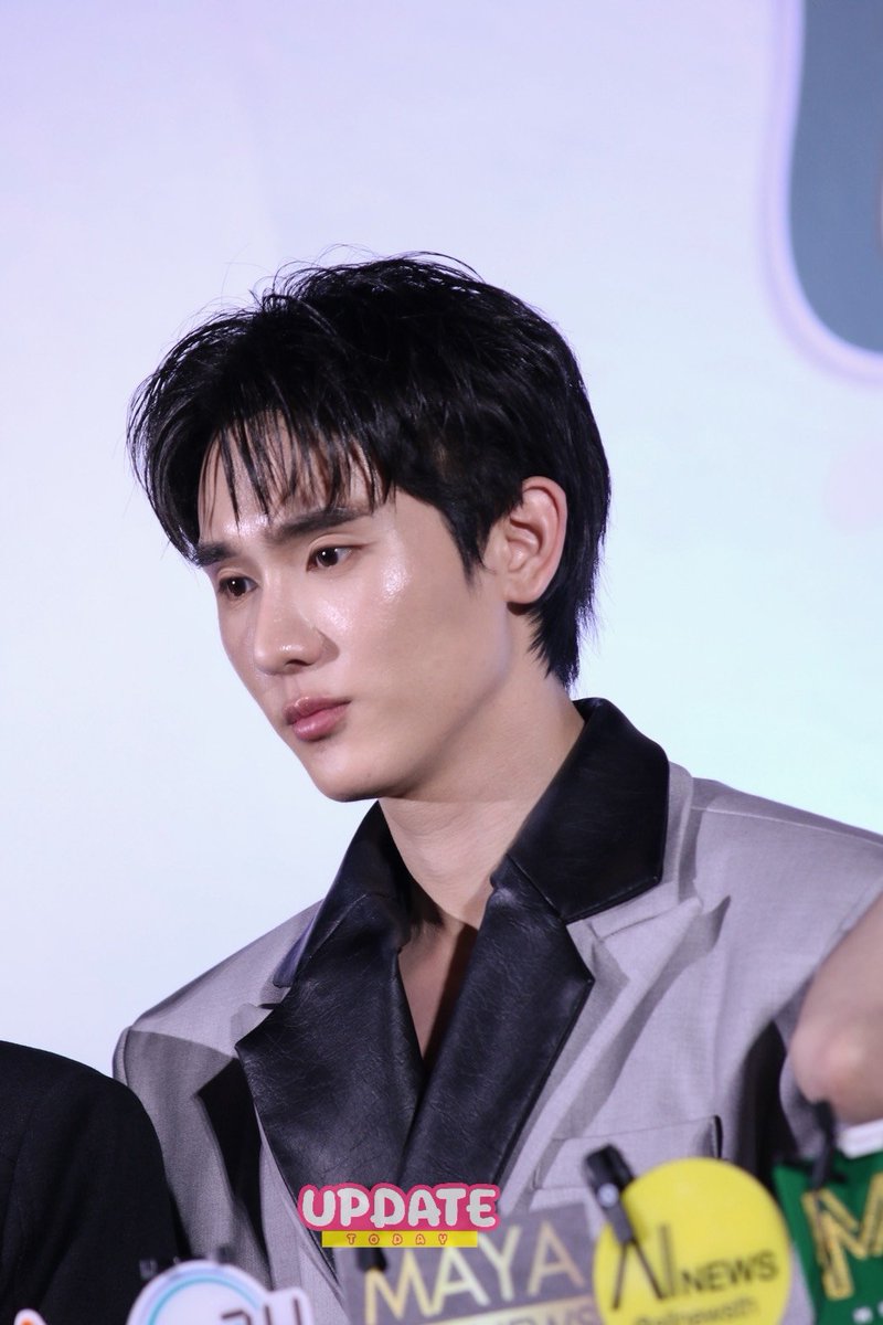 "บุ๊ค กษิดิ์เดช" ช่วงสัมภาษณ์ก่อนเริ่มงาน "ความลับในบทเพลงที่บรรเลงไม่รู้จบ Melody of Secrets Final EP. FAN MEETING " 🎵

FORCEBOOK MOS FINAL EP  
#MelodyOfSecretsFinalEP   
#MelodyofSecrets #kasibook 
#forcebook #ฟอสบุ๊ค #UPDATETODAY #ข่าวบันเทิง