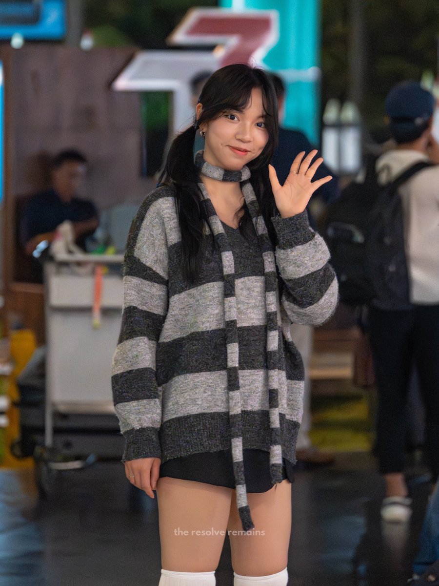 𝑡ℎ𝑒 𝑟𝑒𝑠𝑜𝑙𝑣𝑒 𝑟𝑒𝑚𝑎𝑖𝑛𝑠 tweet media