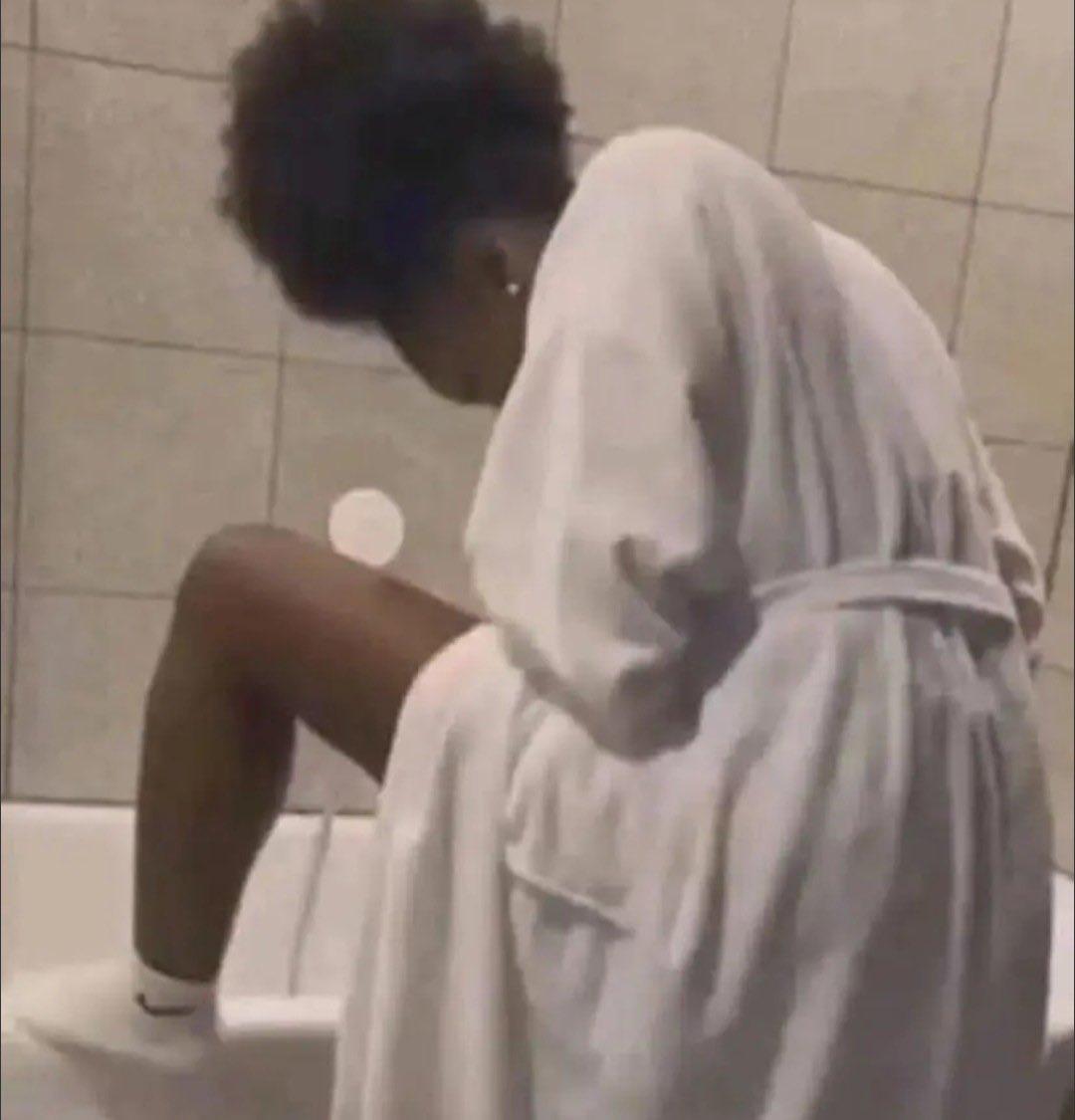 AngelaUzochukw1's tweet image. My man just sent this to me. What does it mean? 🤔