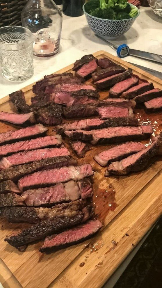 Hoopss's tweet image. This is all men want btw