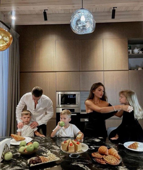 Hoopss's tweet image. This is all men want btw