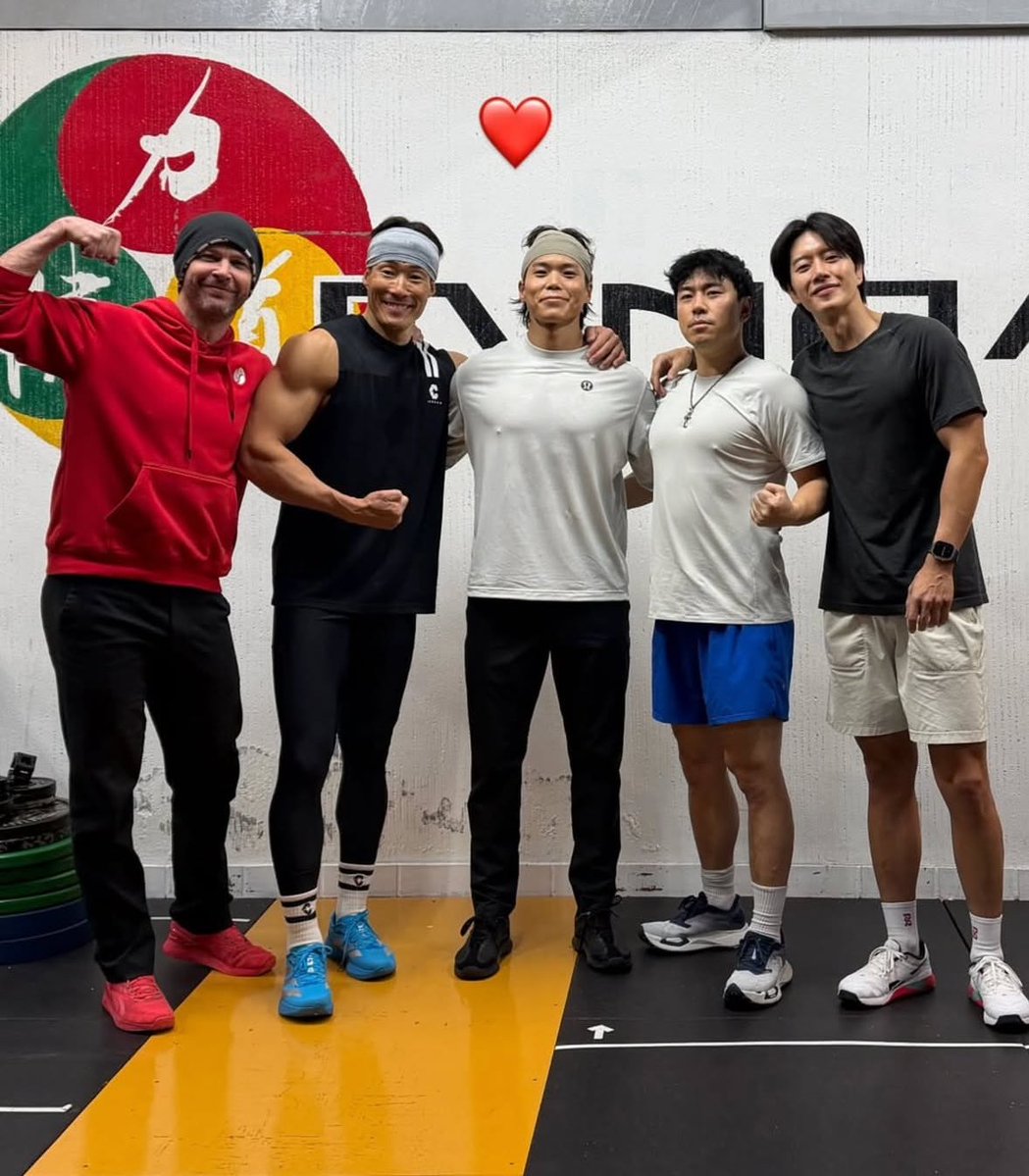 ไปโอซาก้าก้ไม่หยุดเข้ายิม เอ้ออ แกงค์นี้มันเริ่ดนะ

📸 amottivation