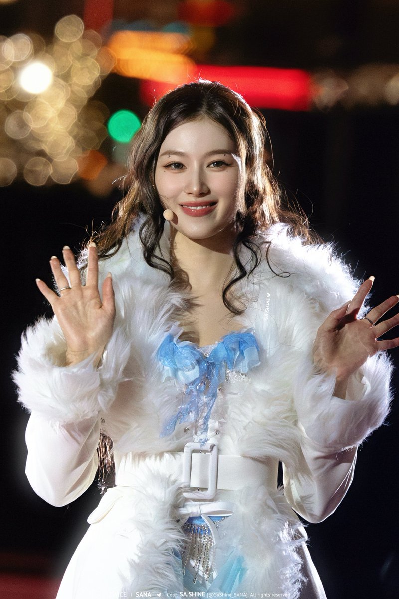 RT @SaShine_SANA: 260206 USJ #사나 #TWICE #SANA #サナ