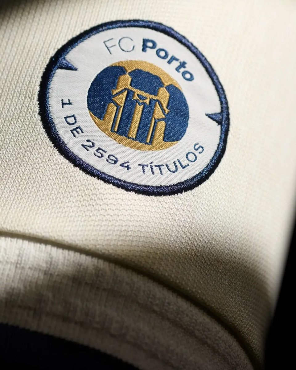 areaportista's tweet photo. A camisola que o FC Porto vai lançar em homenagem a Jorge Nuno Pinto da Costa, presidente dos presidentes 💙 (via JN) https://t.co/pcBNEJ1QM3