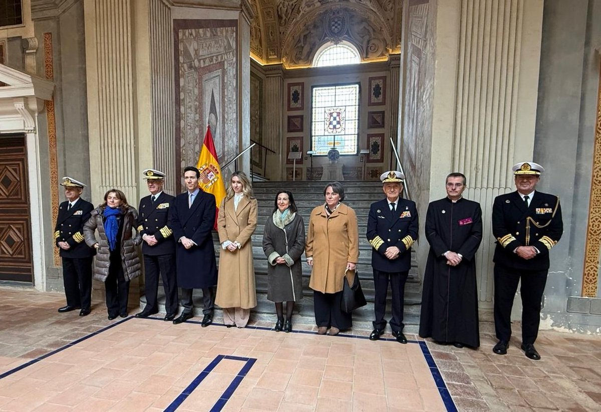 ⚓️ La entrega y profesionalidad de la Armada marca nuestra historia.

Robles preside, en Viso del Marqués, el V centenario del nacimiento de Álvaro de Bazán e impone Cruces del Mérito Naval a personal del Archivo Histórico.

"El legado del pasado es clave para un futuro en paz".