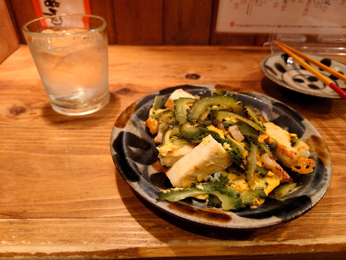 ゴーヤーチャンプルーと泡盛水割り！