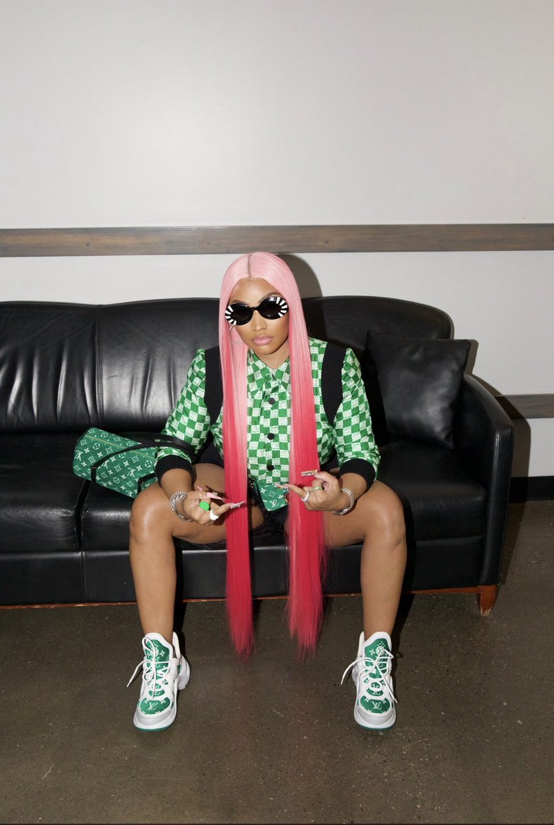 Happy Friday to the mogul baddie <a href="/NICKIMINAJ/">Nicki Minaj</a> enjoy your day 💚🥰
