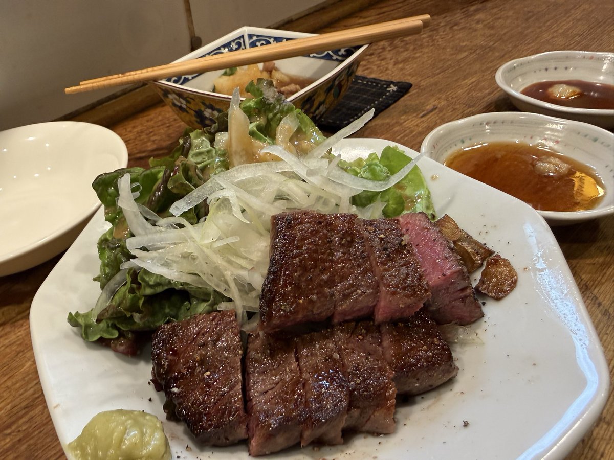 大量のお通し
からの
イチボから今夜はスタート❤️