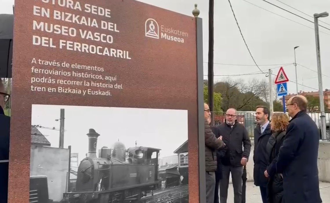 DptoTurComCon's tweet photo. 🚂 El Consejero @JHurtadoGV ha visitado, junto a la Consejera de Movilidad Sostenible, @susanagarc2, la antigua estación de #Lutxana, que avanza en su transformación como subsede del Museo Vasco del Ferrocarril.

📍Lutxana será un nuevo centro de interpretación del legado ferroviario vasco, en un enclave con un enorme valor simbólico.

https://t.co/6ywBHxF9ed🔗