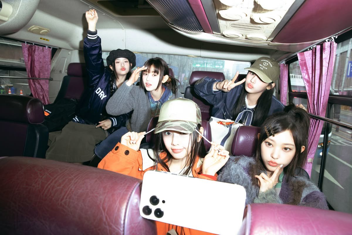 핸드폰 저렇게 둔거 천잰데..?