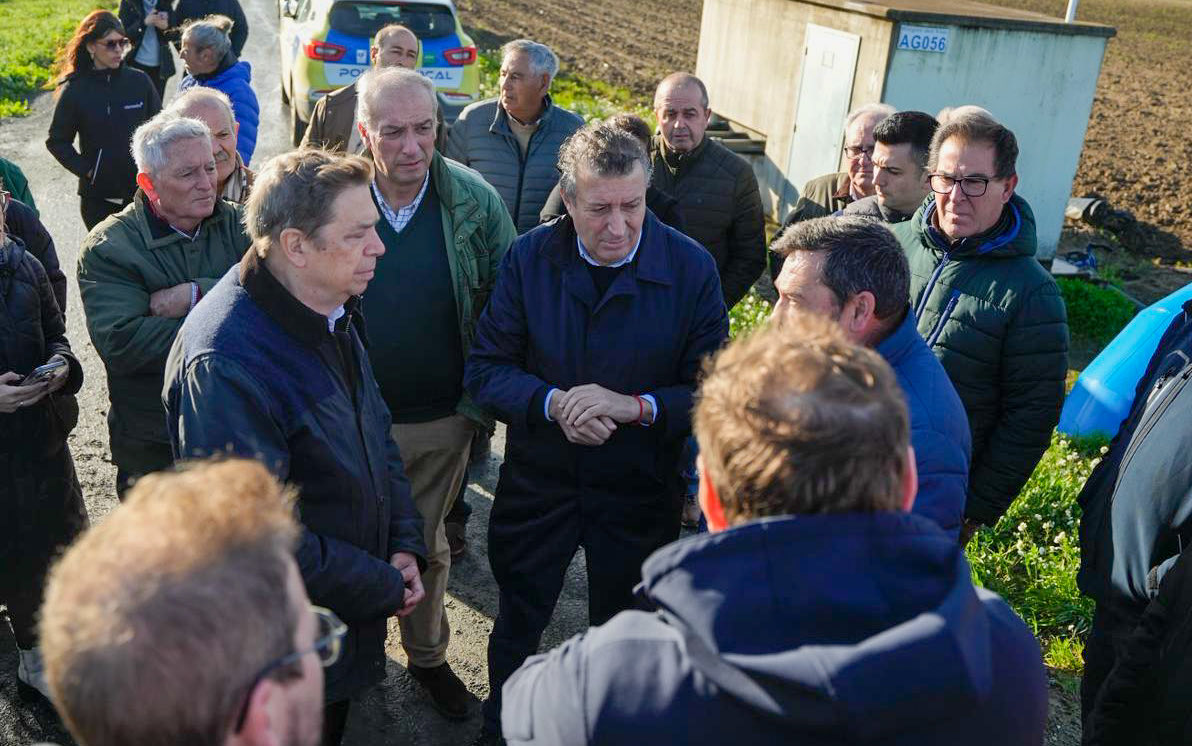 Junto al ministro <a href="/LuisPlanas/">Luis Planas Puchades</a> y alcaldes de la Vega del Guadalquivir, evaluamos los daños del temporal en el sector agrícola e infraestructuras. 

Es momento de lealtad institucional y trabajo coordinado para que las ayudas lleguen ya. No descansaremos hasta recuperar la
