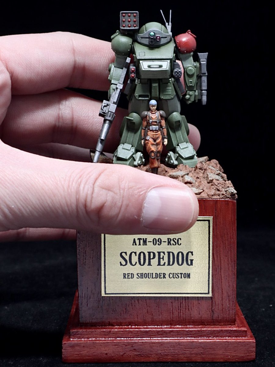 ATもフィギュアも超絶なディテールなのでスケール感がバグりますが、1/72ボトムズというのはこういう大きさです😄