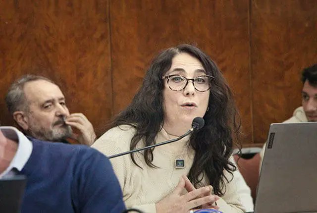 La concejal Crespo denunció “apuro y abuso de mayoría” del oficialismo en la votación de tasas. loquepasa.net/la-concejal-cr…