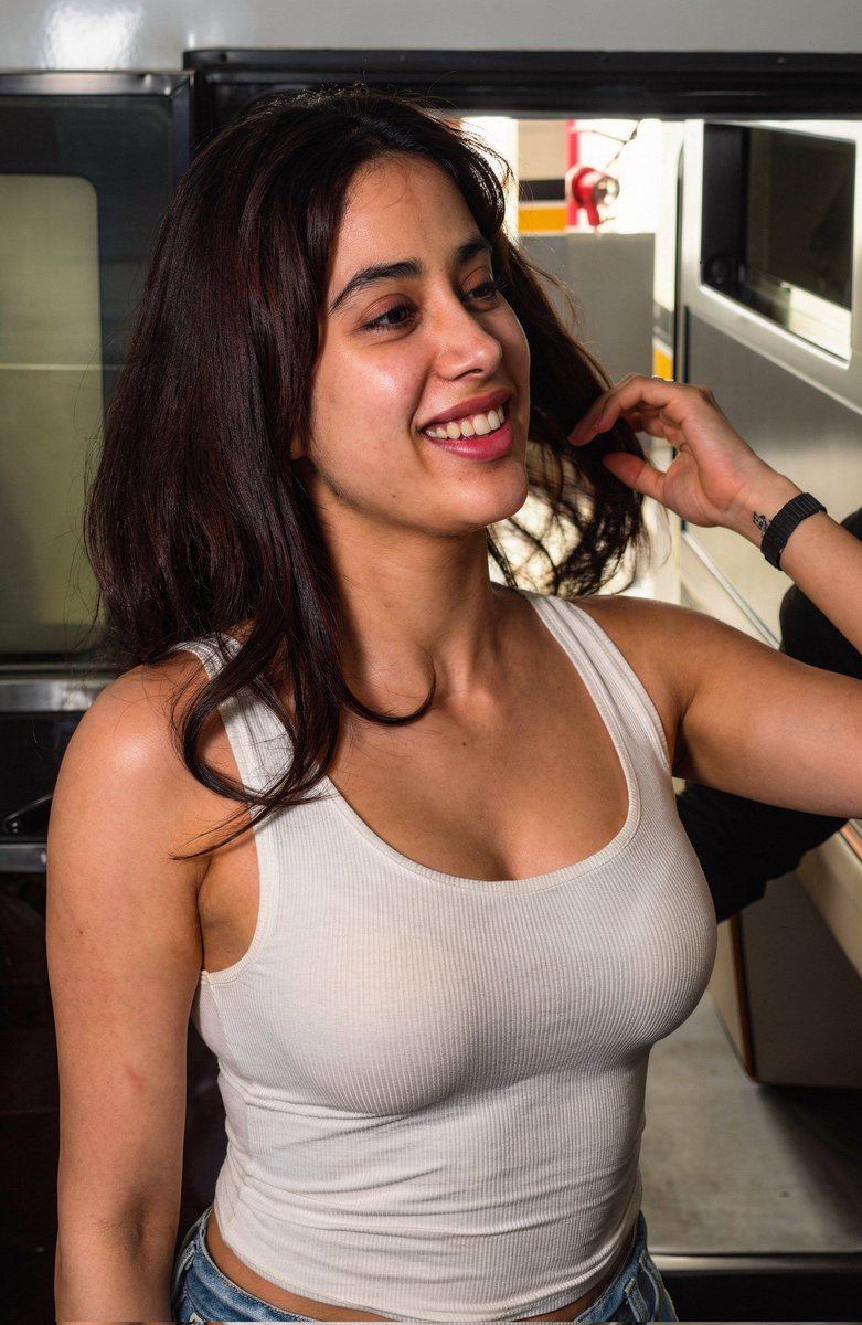 Nenu Daily #JhanviKapoor ni chusi kottukune count >>> JSP votes count