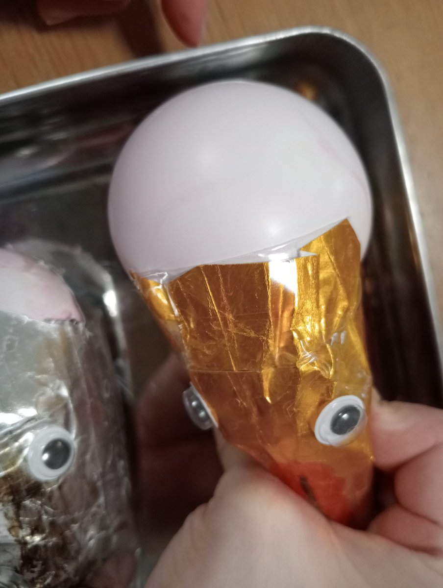 娘の工作

「浮袋が飛び出た深海魚」

クセ強っっ！！

センスが！！尖ってる！！