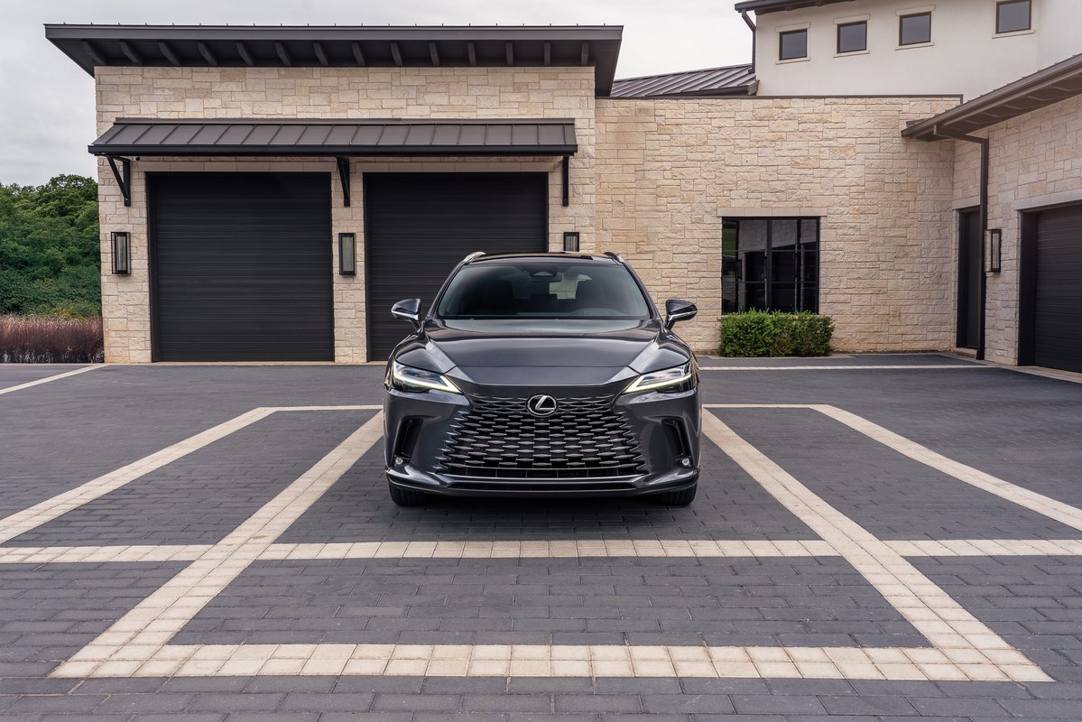 Lexusrp's tweet image. RX convierte cada llegada en una sensación de calma.
#SiénteteLexus