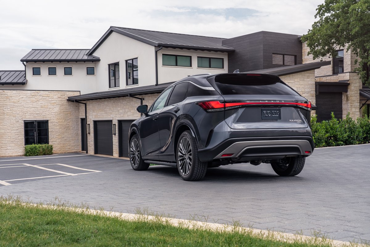 Lexusrp's tweet image. RX convierte cada llegada en una sensación de calma.
#SiénteteLexus