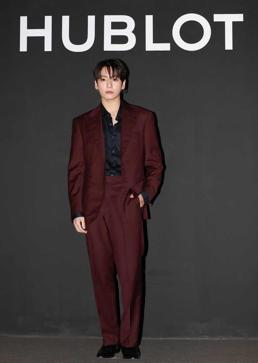 MTVUK's tweet image. Jungkook looking breathtaking at the Hublot Global Ambassador Announcement Event in Seoul ✨ that’s a global icon right there! 
#Jungkook #JUNGKOOKForHUBLOT
