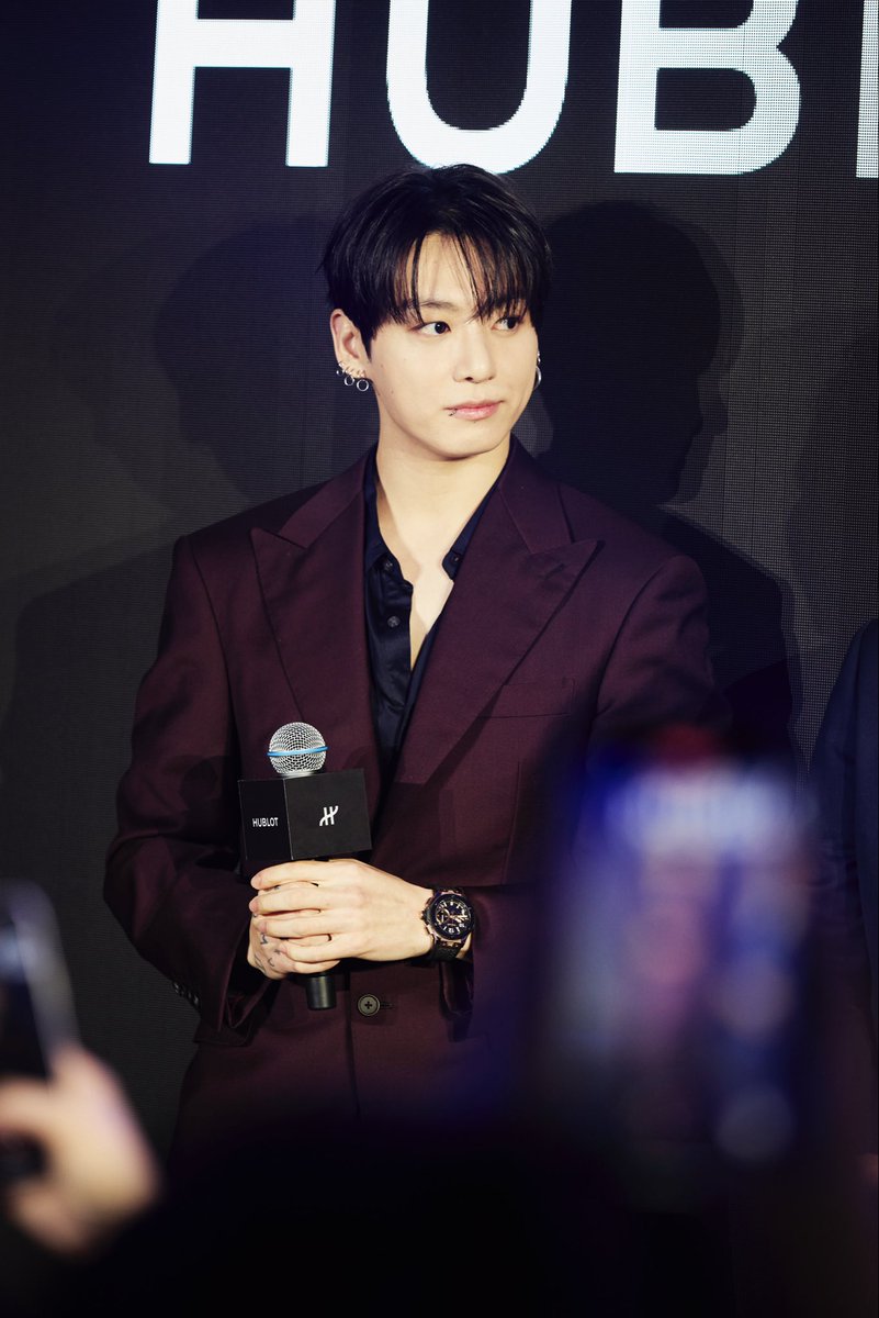 MTVUK's tweet image. Jungkook looking breathtaking at the Hublot Global Ambassador Announcement Event in Seoul ✨ that’s a global icon right there! 
#Jungkook #JUNGKOOKForHUBLOT