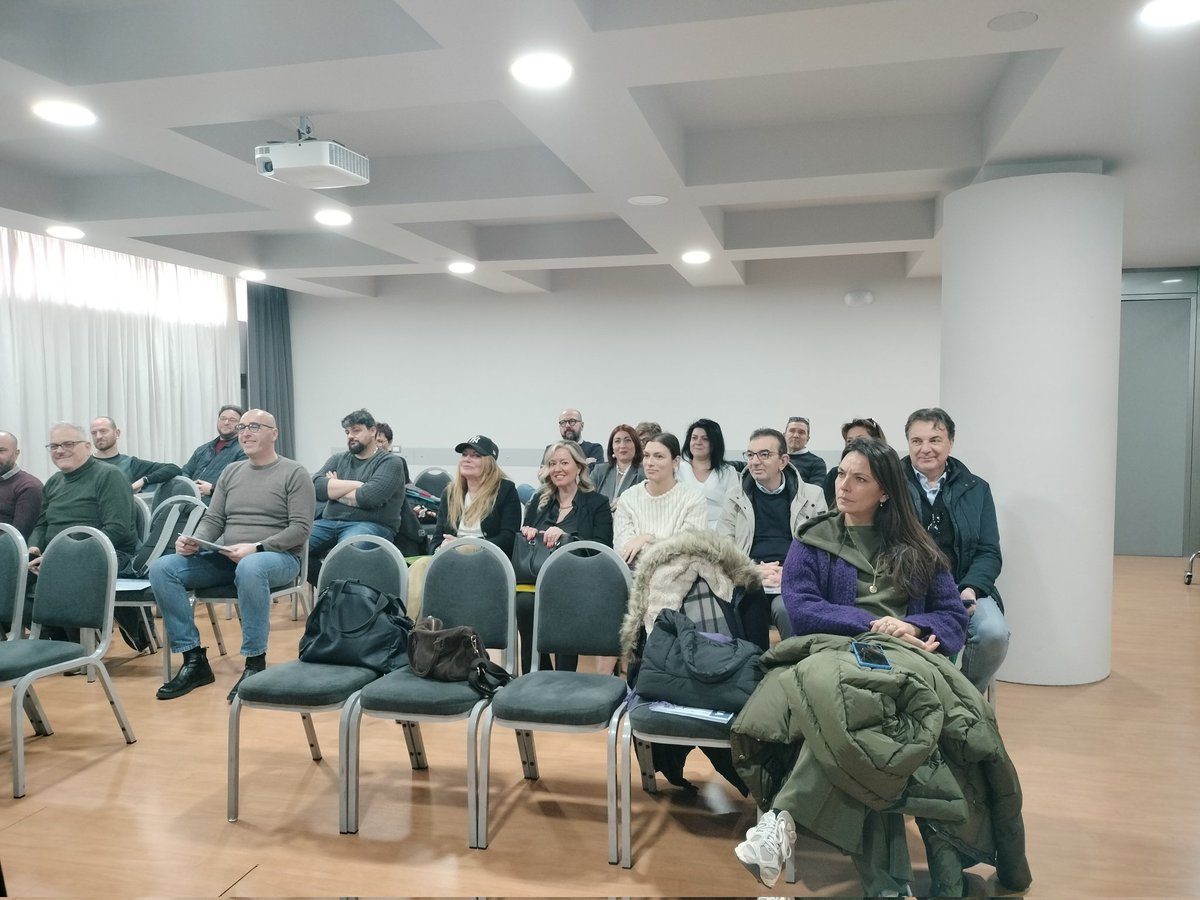 CislPuglia's tweet photo. Workshop @PugliaIal "Si-Cura-Mente", il segr reg #CislPuglia Castrignanò: l'alta richiesta di adesione ai nostri corsi su #sicurezza indicano non solo sensibilità al tema, ma la conferma che la #Cisl valorizza e promuove le competenze per dare risposte e costruire professionalità https://t.co/rMBEVlqcnj