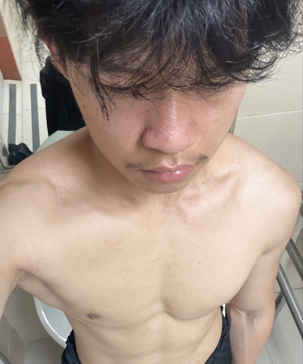 Lonzx_t's tweet photo. ก่อนไปยิม #ขอนแก่น https://t.co/Iml0ji9doF