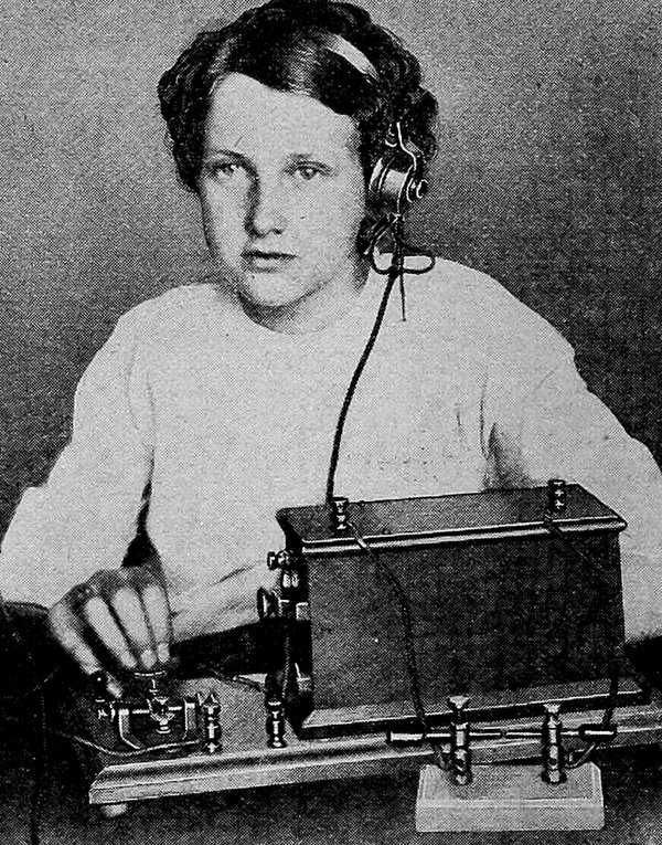 #OnThisDay 1974 Róisín Madigan O’Reilly passed away in Dingle, Kerry. In 1916 O'Reilly was the youngest member of Cumann na mBán at the age of 13!! 

Later in life Róisin worked on preservation of many Irish works like the Brehon Laws &amp; stories of Peig Sayers.

#Ireland #History