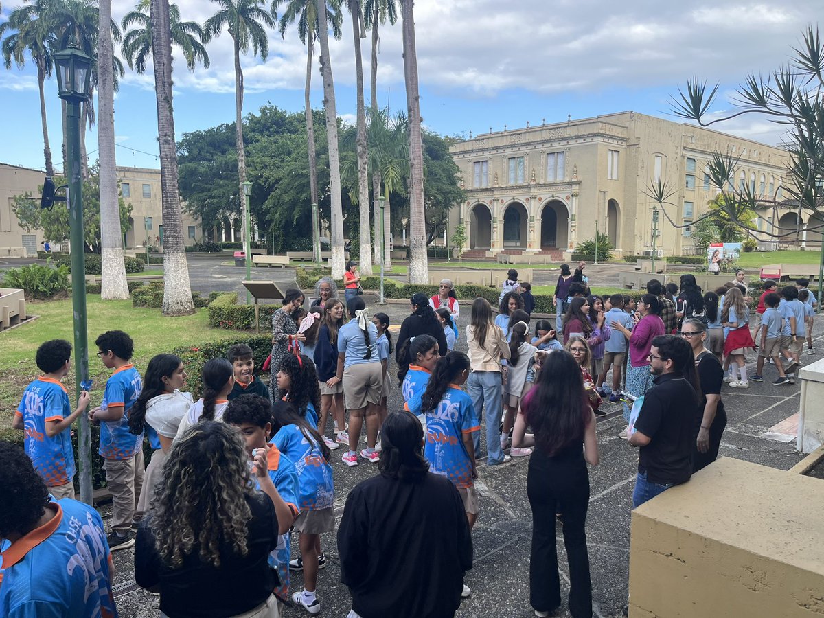 Estudiantes de escuelas públicas Montessori participan de la presentación del libro: ¡Solo Brilla !  por la jueza Sonia Sotomayor en la UPRRP.