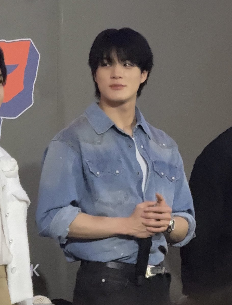 260213 #JENO #제노
เจโน่กับเสื้อยีนส์หล่อมากกก😭😭😭😭

#ShopeexNCTDREAMEvent