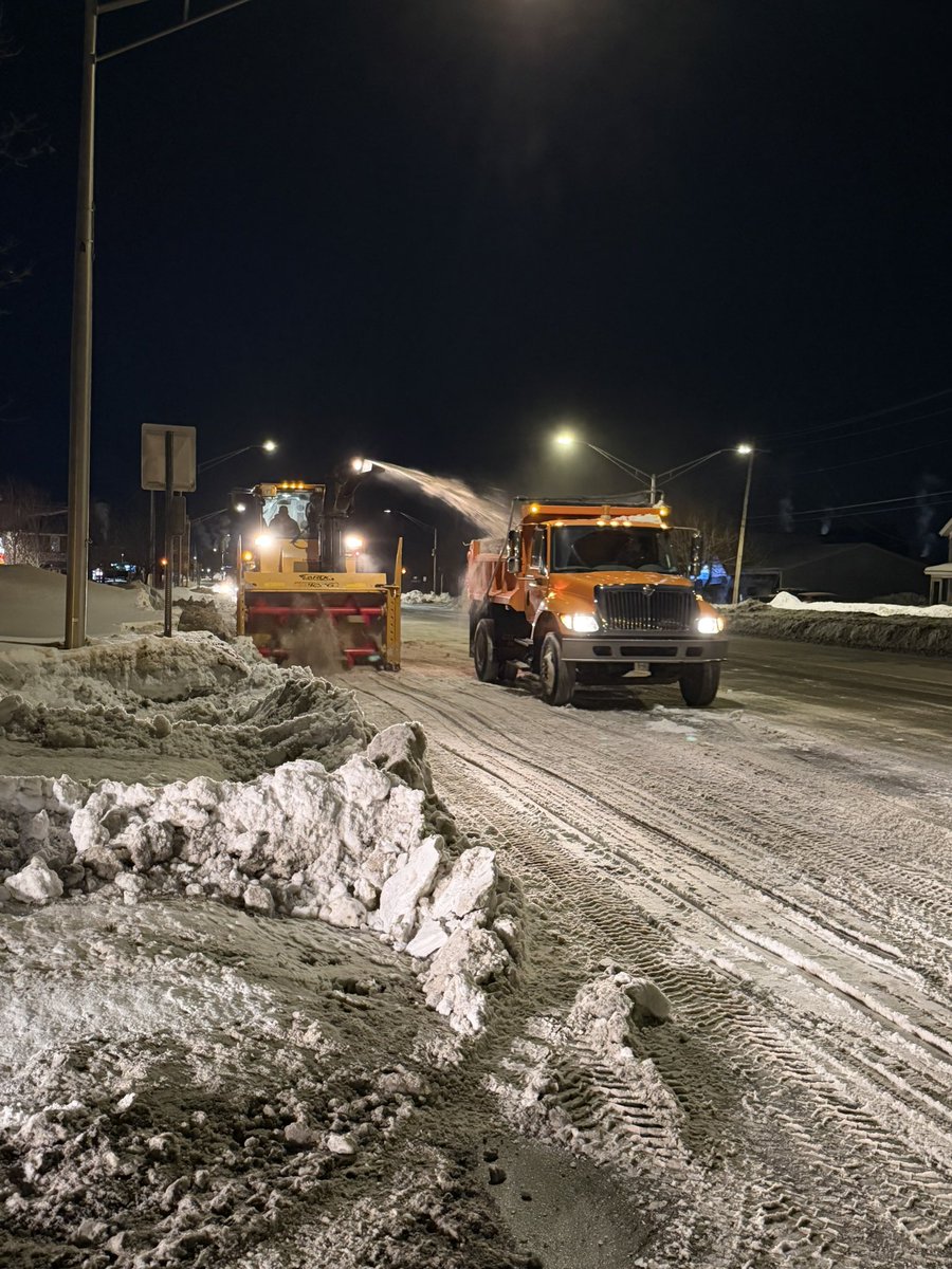 NYSDOTUtica's tweet photo. NYSDOT and the City of Rome worked together overnight to clear more snow from Erie Boulevard, which is also NY 46, 49, and 69 through the city. We work together with municipalities to accomplish the same goal, safe travel for all through our transportation system. #OneDOT https://t.co/risD37sReC