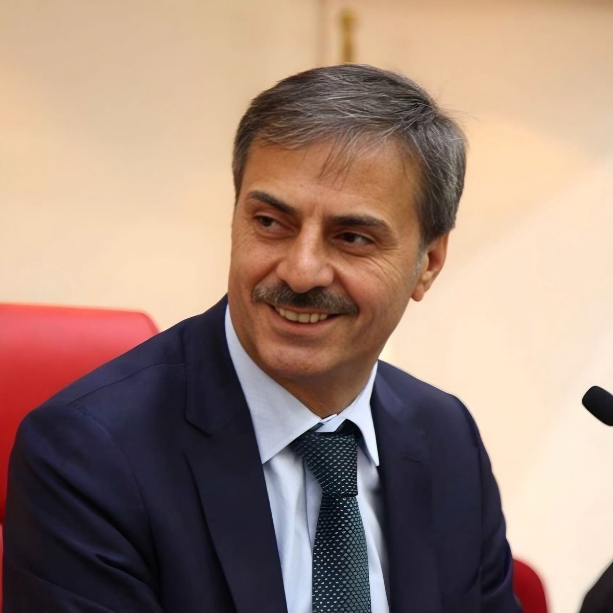 ⚠️ Gazeteci Muhammed Vefa:

“AK Partili Sakarya Büyükşehir Belediye Başkanı Yusuf Alemdar’ın biyografisinde yer alan ‘Doğu Akdeniz Üniversitesi’nden mezun’ bilgisinin doğru olmadığı ortaya çıktı.

Üniversite, Alemdar’ın hiç kayıt yaptırmadığını duyurdu.”