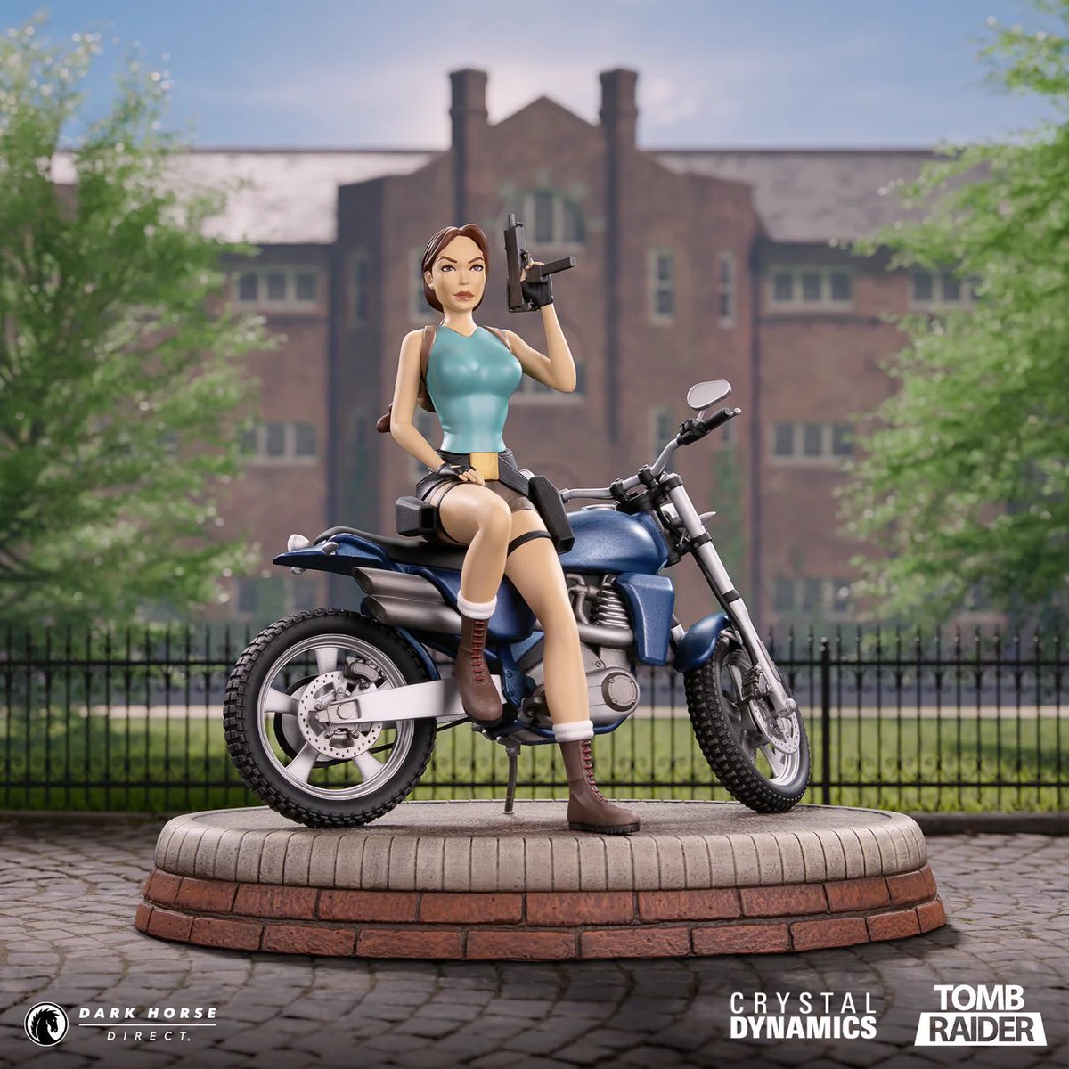 LarasFridge's tweet photo. A Closer Look at the newly announced TR1 Statue from @DarkHorseDirect 

She is rocking her classic look, with her iconic Bike seen in the first game. 🏍️ https://t.co/SR63RFnAku