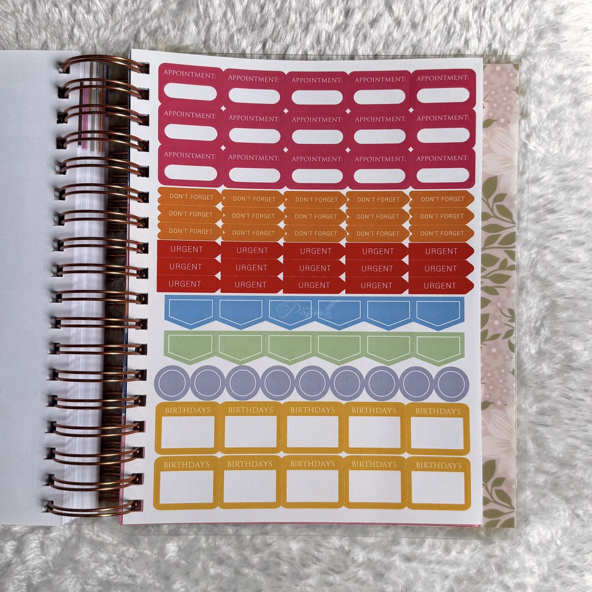 your girlfriend doesn’t only want roses on valentine’s day, she also wants this cutesy planner🥹🌸 K600 only (dm to purchase)

pls RT, my customer could be on your TL🫶🏾