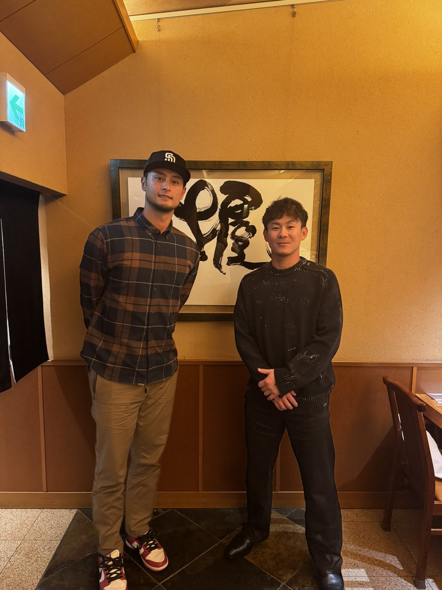 宮崎に来て最初の夜は牧原大成選手とサシ飯（自分の息子2人付き）。
前回大会、牧原選手は大阪から合流して即チームディナーに参加し自分の隣の席でした。