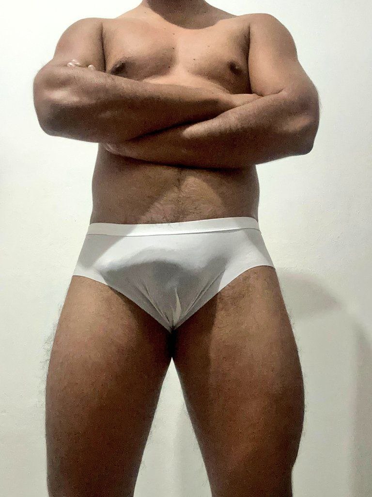 menundiespotter's tweet photo. 🔥 Hay algo irresistible en un #hombre que se pone la #trusa con intención…
@ElmorbosoBoy la lleva ajustada y deja que ese #bulto acelere miradas 😈🤤🩲🥵
¿Eres #TRUSERO y te atreves a provocar?
Apóyanos, dale RT y presúmenos tu trusa 📸
#TrusaLover #Truseros #MachosConEstilo #BriefAddict #TrusaVibes #TeamTrusa 🔥😏