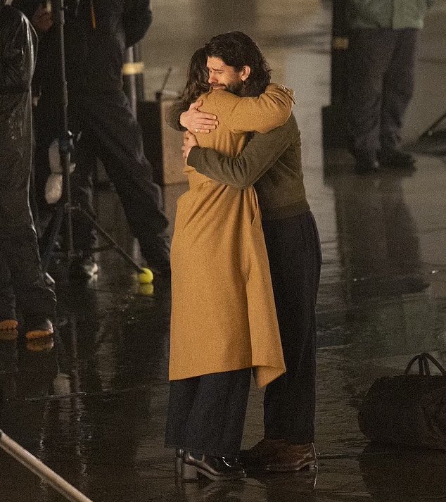 Lieryn's tweet photo. Helen + Sam = BFFL 

Keira Knightley and Ben Whishaw filming Black Doves season 2 

#keiraknightley #benwhishaw #helenwebb #samyoung https://t.co/7TcmdeMmBO