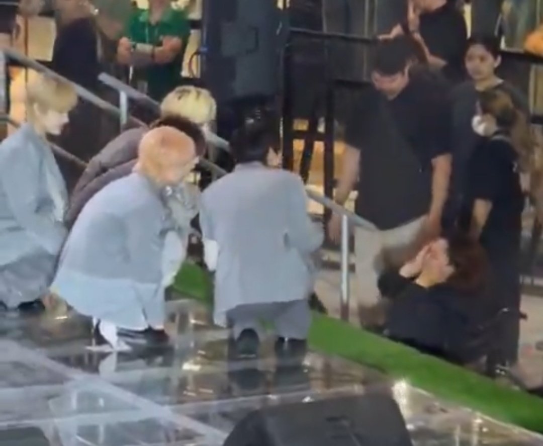 The love and affection of AHOF for coming one by one to a foha, who is a pwd who can't come up on stage is definitely one of the reason why I'll never leave them despite of what's happening on this fandom.

#AHOF you'll always be loved and cherish. You'll be big soon.

ctto.