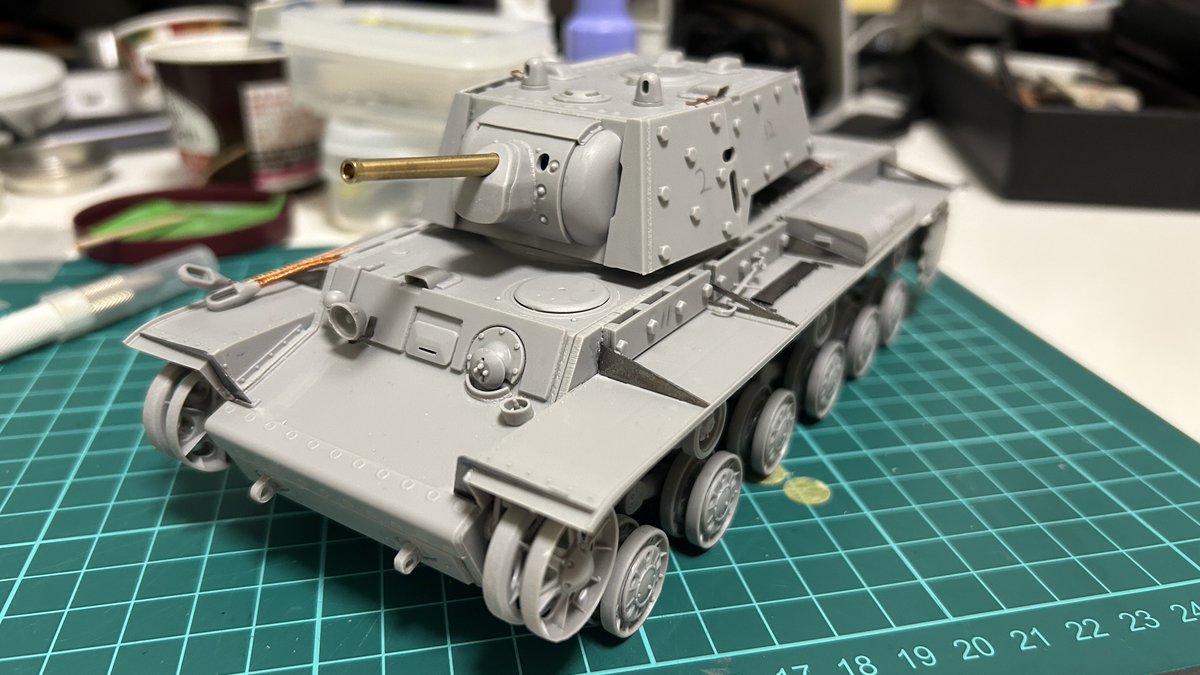 ひっそりと製作中のトランペッターKV-1Eがやっと佳境に。エッチング
