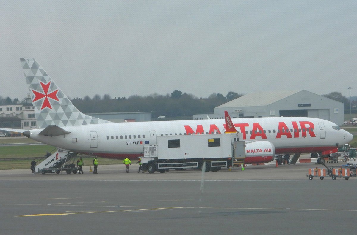 DAviation17's tweet image. Heres a shot of @Ryanair Flight FR5102 Boeing 737/8 Max (9H-VUF) in the Malta Air Scheme having arrived from (BGY) 🇮🇹 to (BHX) 🇬🇧 on 21/03/25. #Ryanair #MaltaAir #Boeing737max8 #B737 #Boeing737 #Aviation #Avgeeks #AvGeek #planespotting #BirminghamInternational #Birminghamairport