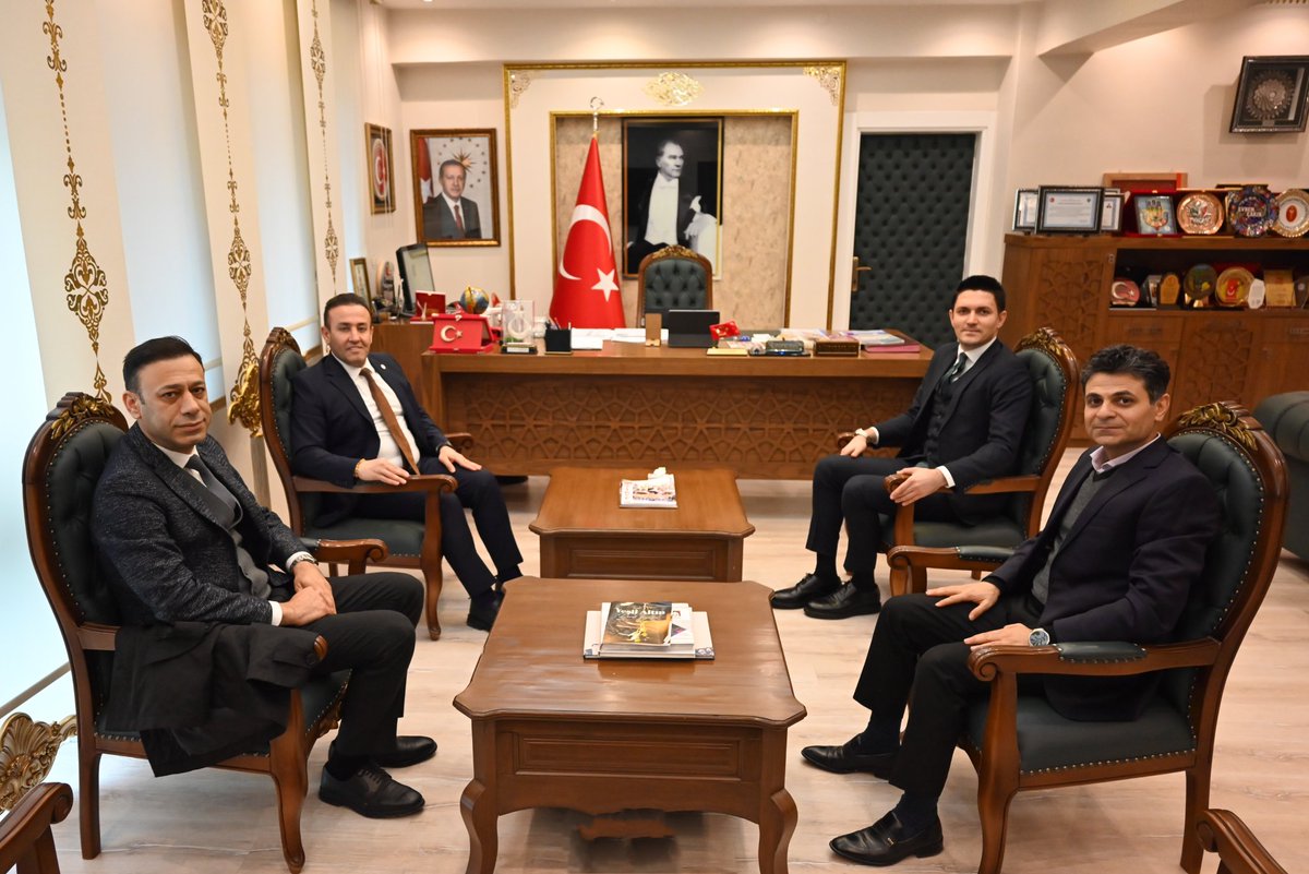 Nsy_Kaymakamlik's tweet photo. ➡️Mardin Gençlik ve Spor İl Müdürü Beytullah BİRLİK,
➡️Mardin Spor Hizmetleri Müdürü Mustafa DURSUN,
➡️Nusaybin Gençlik ve Spor İlçe Müdürü Serkan TEKİN, Kaymakamımız Sayın Evren ÇAKIR'ı makamında ziyaret ettiler.

📌Gerçekleştirilen ziyarette, ilçemizde yürütülen spor ve sportif faaliyetler ile gençlere yönelik yapılması planlanan sportif etkinlikler hakkında değerlendirmelerde bulunuldu.

#Nusaybin #Mardin
@TC_icisleri @Mardin_Valiligi